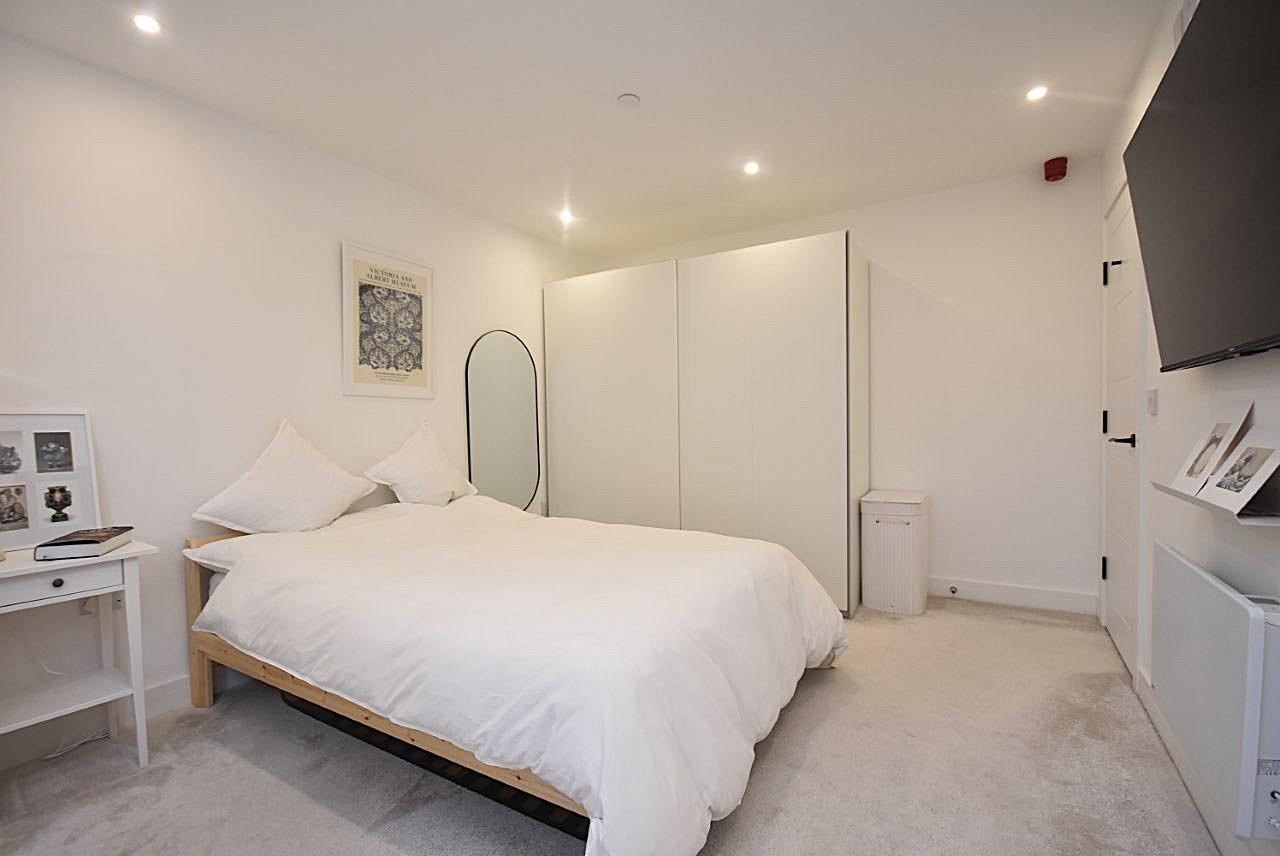 Flat 4, 76 Connaught Road, Cardiff, CF24 3PX